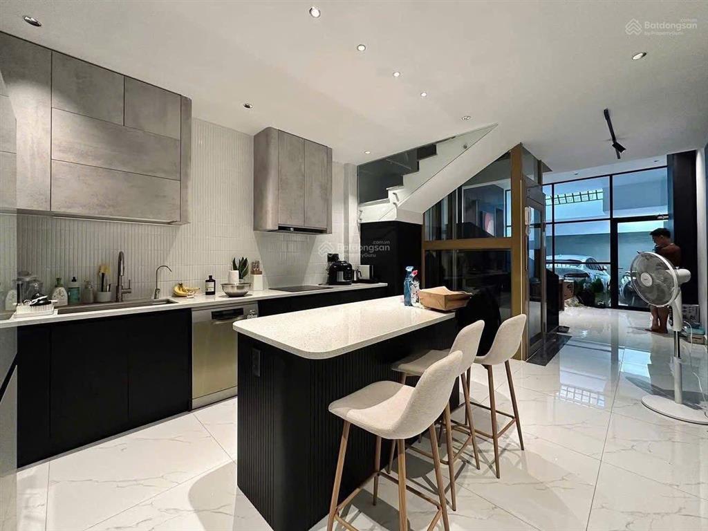 Dòng tiền 39 triệu/tháng cần bán căn nhà thủ khoa huân, bến thành  giá 8,1 tỷ/72,6m2 (4x18,15)