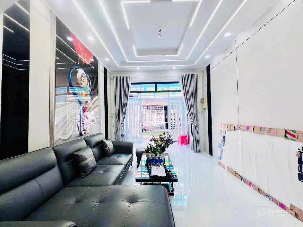 Gấp gấp  nhà 2 tầng hxh tới cửa  52m2  nhỉnh nhẹ 4 đồng