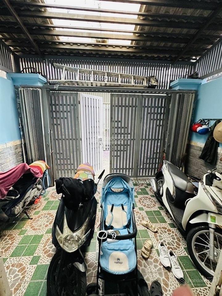 Nhà 2 tầng btct  lâm thị hố q12  hơn 60m2  chưa tới 5 đồng