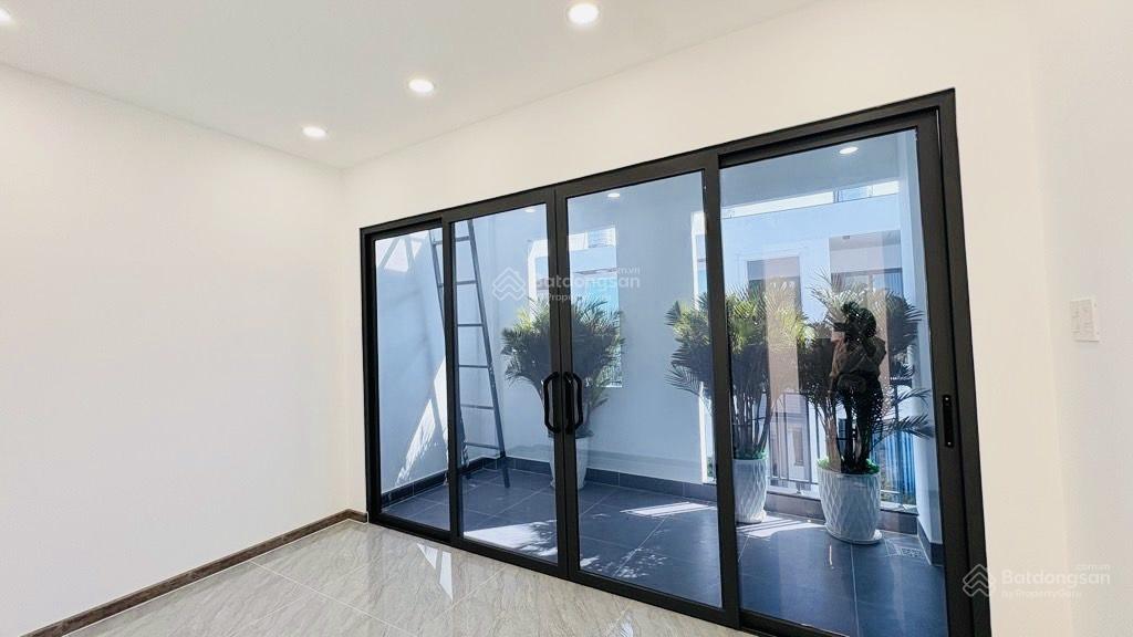 Nhà 5 tầng  siêu đẹp  trục dương thị mười  hàng hiếm khu vực