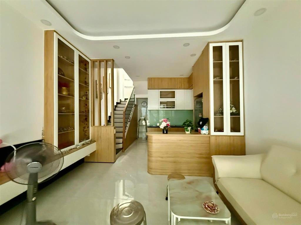 Nhà đẹp  full nội thất = dọn vào ở ngay