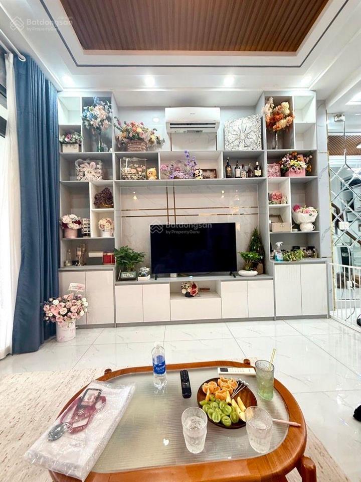 B.á.n nhà 4m x 18m, 4 tấm hẻm rộng 8m  giá 9,5 t.ỷ  huỳnh tấn phátnhà bè