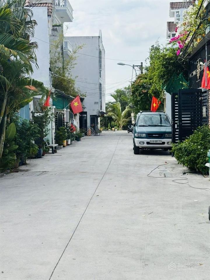 Bán đất ngang 5.25m  xe hơi đỗ cửa  trung tâm nhà bè