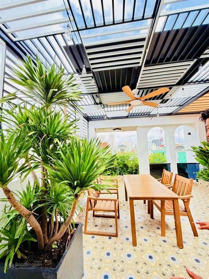 Nhà 4 tầng + sân thượng thiết kế sang trọng sát phú mỹ hưng