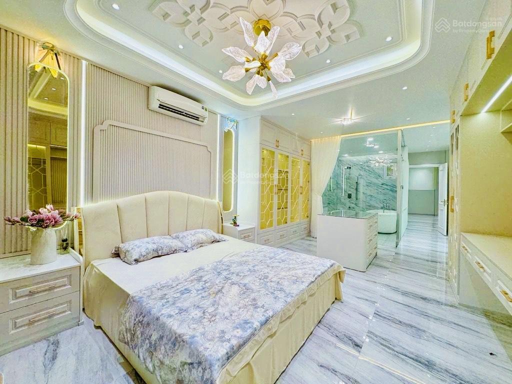 Nhà 5 tầng|thang máygiảm mạnh 700 củ khu nam long, phú thuận, q7 cũ
