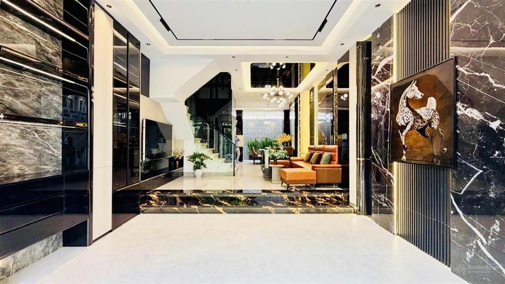 Nhà mới  thang máy  kdc  xe hơi  11.8 tỷ  nhà bè