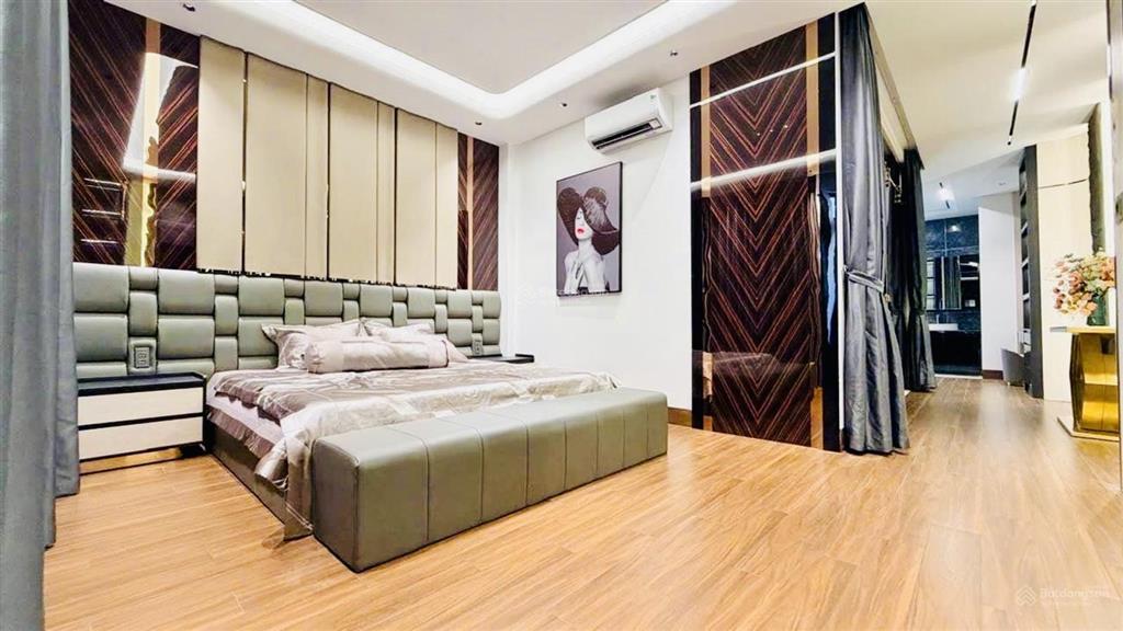 Nhà mới  thang máy  kdc  xe hơi  11.8 tỷ  nhà bè