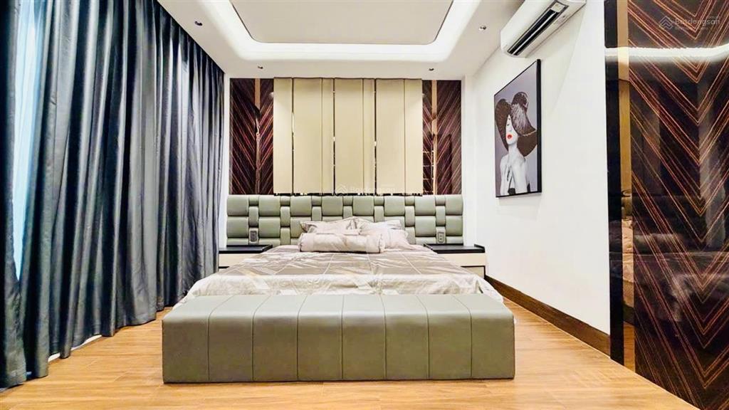 Nhà mới  thang máy  kdc  xe hơi  11.8 tỷ  nhà bè
