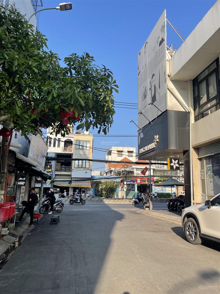 Nhà mới  thang máy  kdc  xe hơi  11.8 tỷ  nhà bè