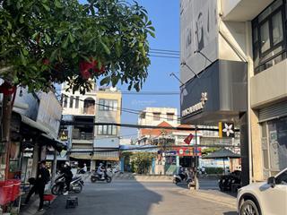 Nhà mới  thang máy  kdc  xe hơi  11.8 tỷ  nhà bè
