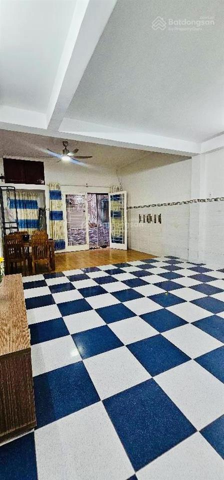 Chính chủ trang bìa  ngang gần 5m  5.6 tỷ  trung tâm q7