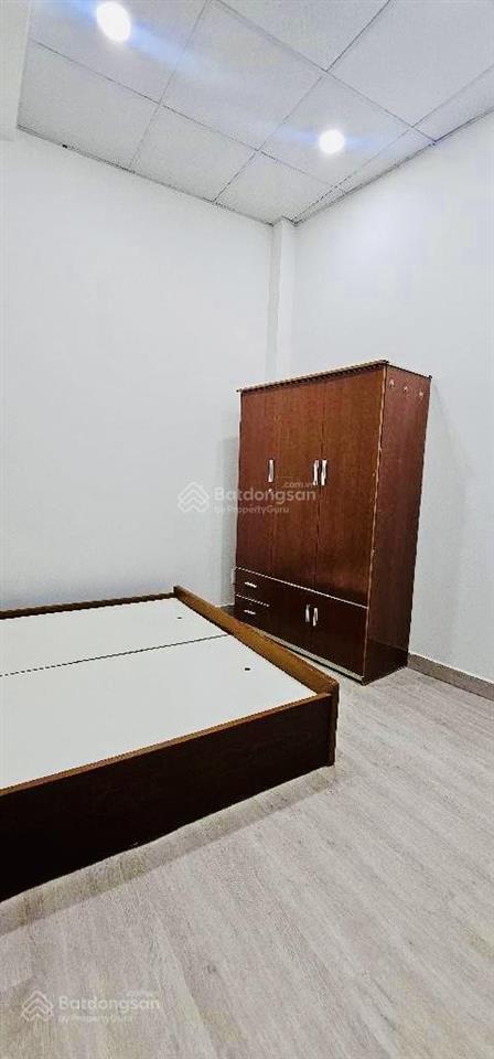 Chính chủ trang bìa  ngang gần 5m  5.6 tỷ  trung tâm q7