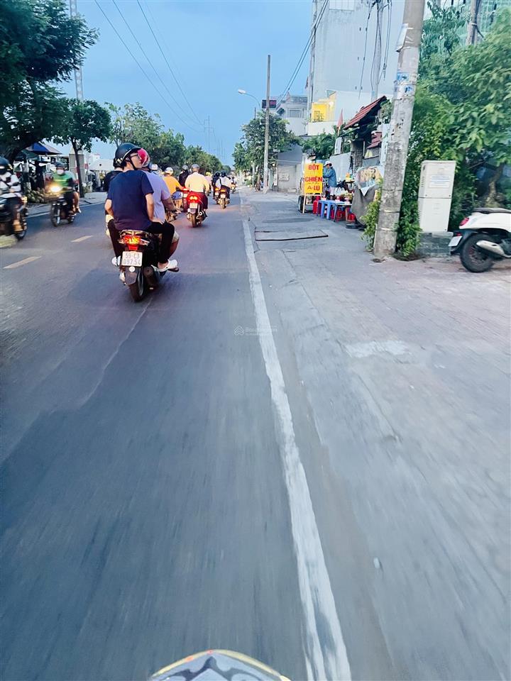 Chính chủ trang bìa  ngang gần 5m  5.6 tỷ  trung tâm q7
