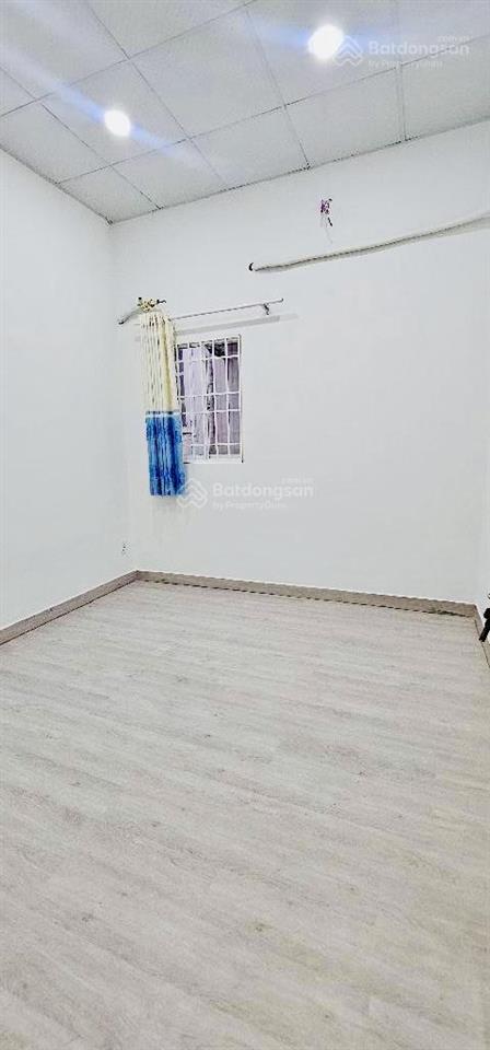 Chính chủ trang bìa  ngang gần 5m  5.6 tỷ  trung tâm q7