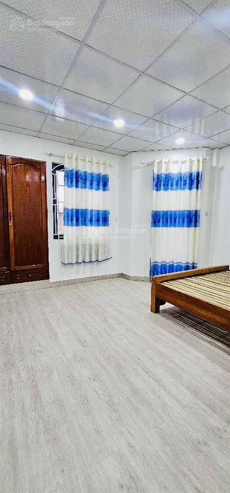 Chính chủ trang bìa  ngang gần 5m  5.6 tỷ  trung tâm q7