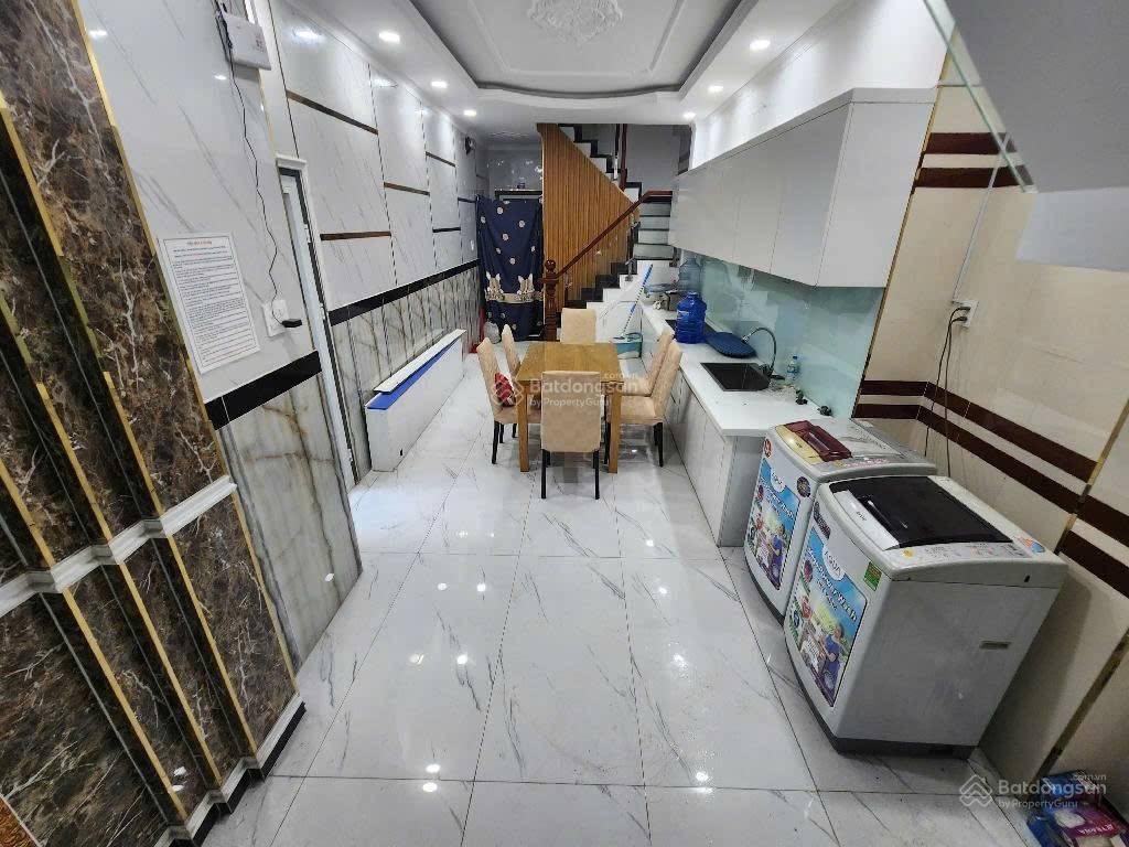 Chdv 4 tầng dt 115.8m2  9 phòng  dòng tiền 30tr/tháng  giá 8 tỷ