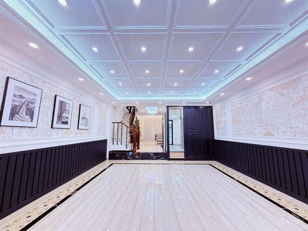 Bán nhà mặt tiền q7  thang máy  phong cách luxury