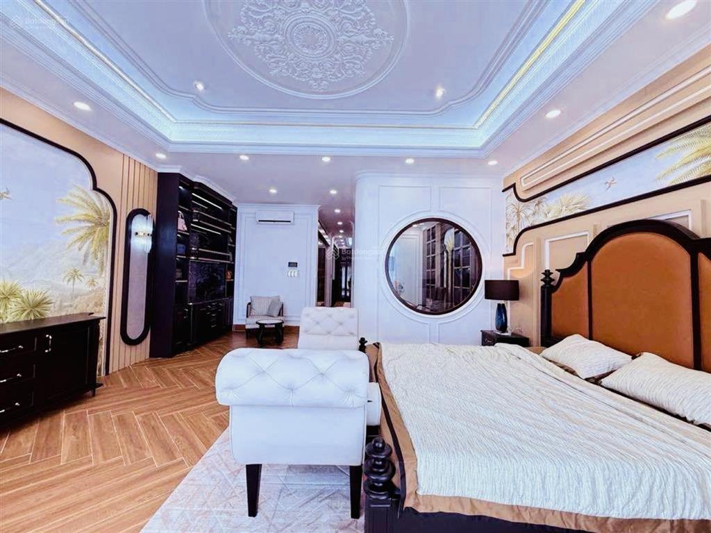 Bán nhà mặt tiền q7  thang máy  phong cách luxury