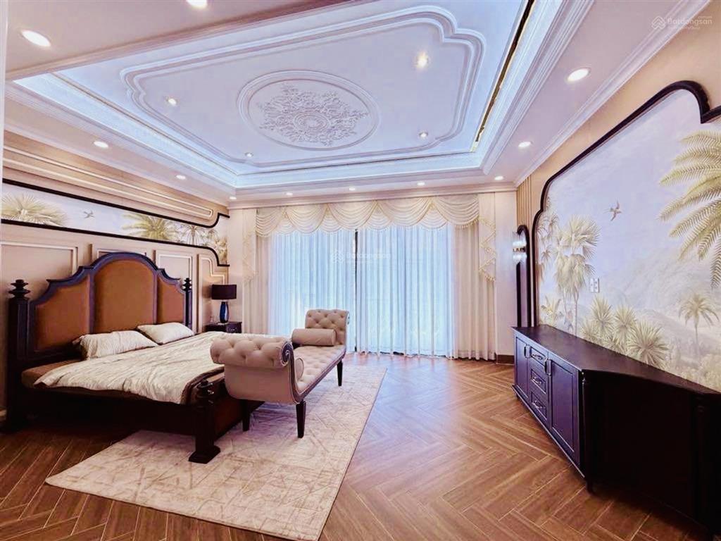 Bán nhà mặt tiền q7  thang máy  phong cách luxury