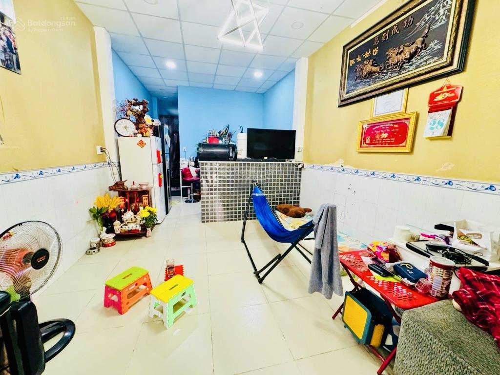 Bán nhà  4m x 19.7m  dòng tiền 15tr/tháng  giá 6.8 tỷ  q7