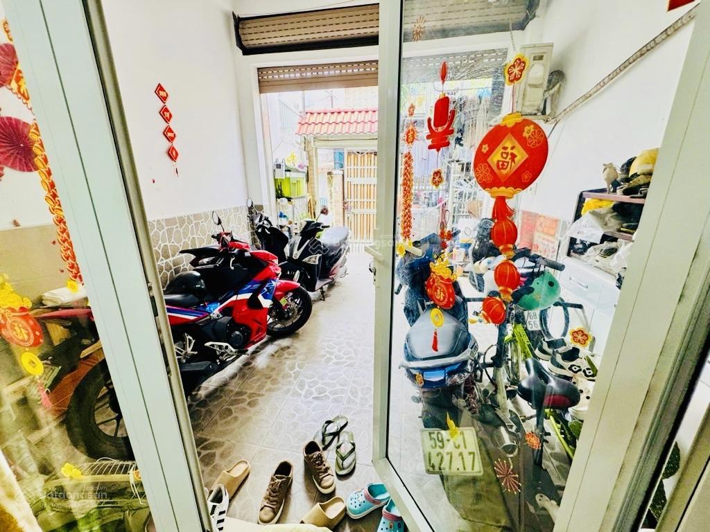 Bán nhà  4m x 19.7m  dòng tiền 15tr/tháng  giá 6.8 tỷ  q7