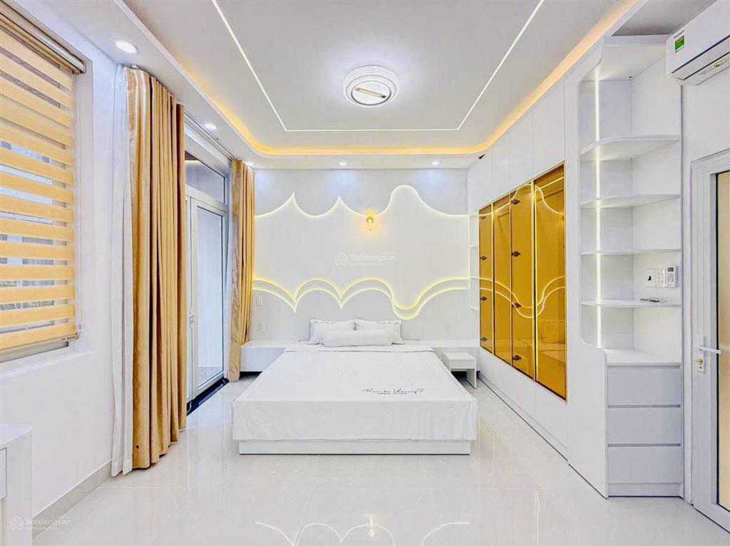 Nhà mới chính chủ để bán  q7  gara ô tô  đường thông