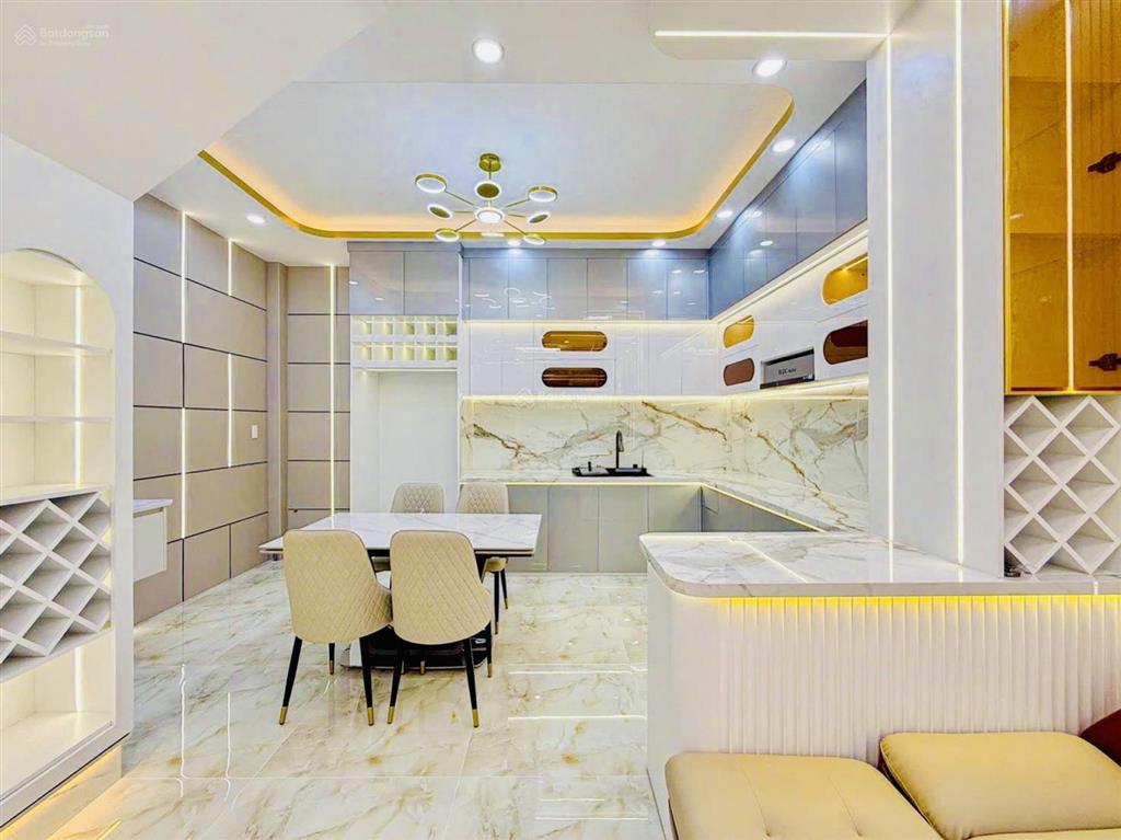 Nhà mới chính chủ để bán  q7  gara ô tô  đường thông