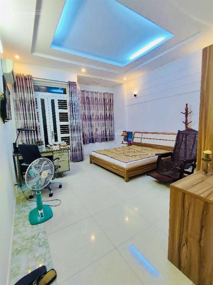 Bán nhà kế q7  dt 6.12m x 20m  ô tô quay đầu  có thể xây mới 5 tầng