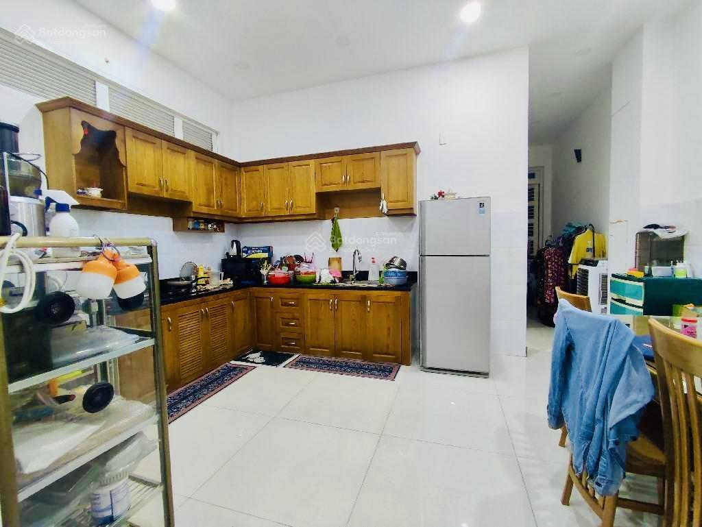 Bán nhà kế q7  dt 6.12m x 20m  ô tô quay đầu  có thể xây mới 5 tầng