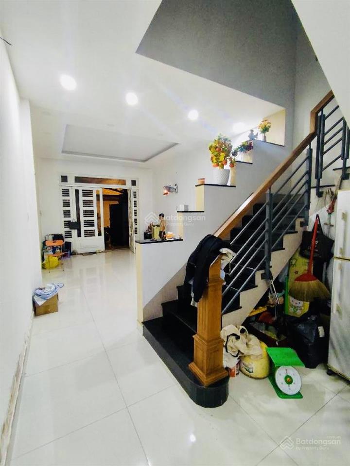 Bán nhà kế q7  dt 6.12m x 20m  ô tô quay đầu  có thể xây mới 5 tầng