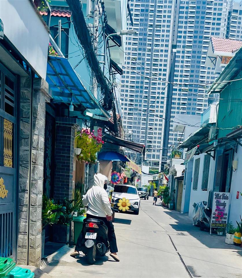 Bán nhà chính chủ 4m x 30m  phú thuận, q7  8,5 tỷ