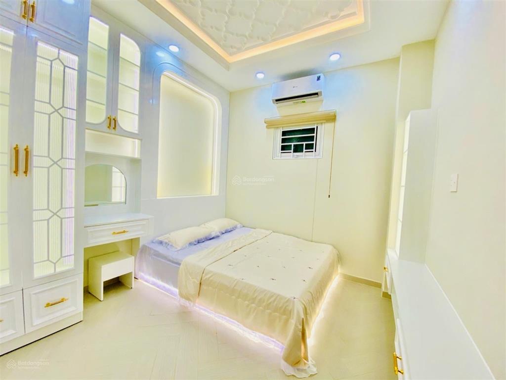 Bán nhà đẹp q7  full nội thất  ngang tới 9m  giá chỉ 6,99 tỷ
