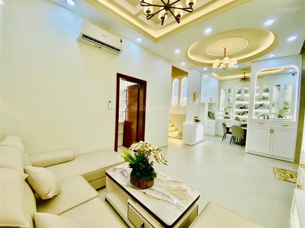 Bán nhà đẹp q7  full nội thất  ngang tới 9m  giá chỉ 6,99 tỷ