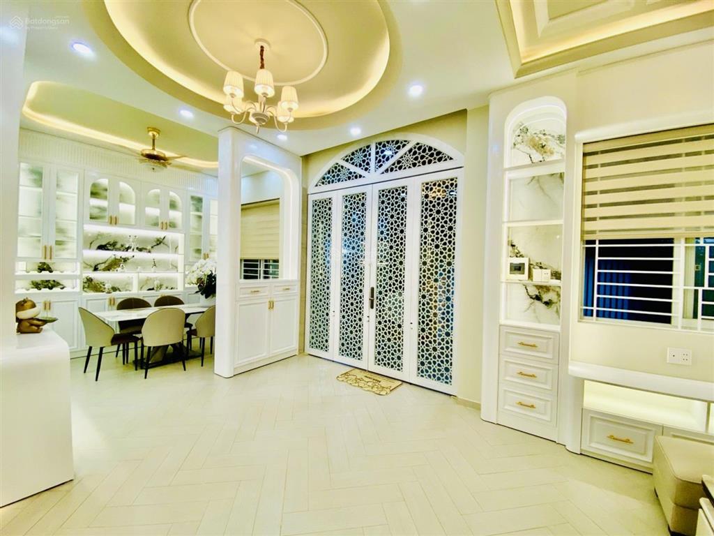 Bán nhà đẹp q7  full nội thất  ngang tới 9m  giá chỉ 6,99 tỷ