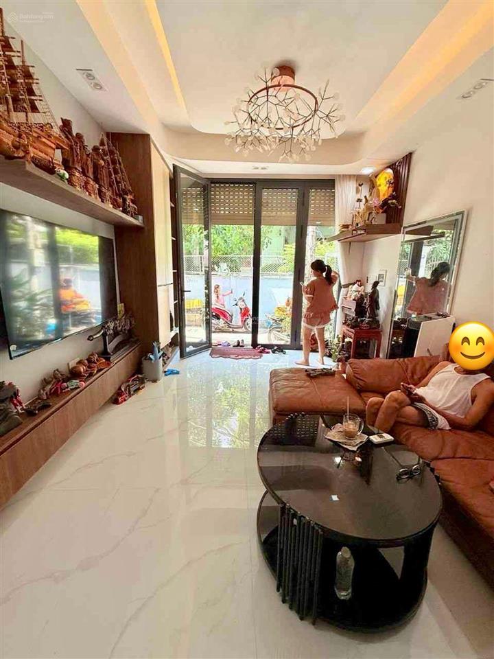 Bán nhà phố 4 tầng hiện đại  full nội thất cao cấp  8,2 tỷ  quận 7