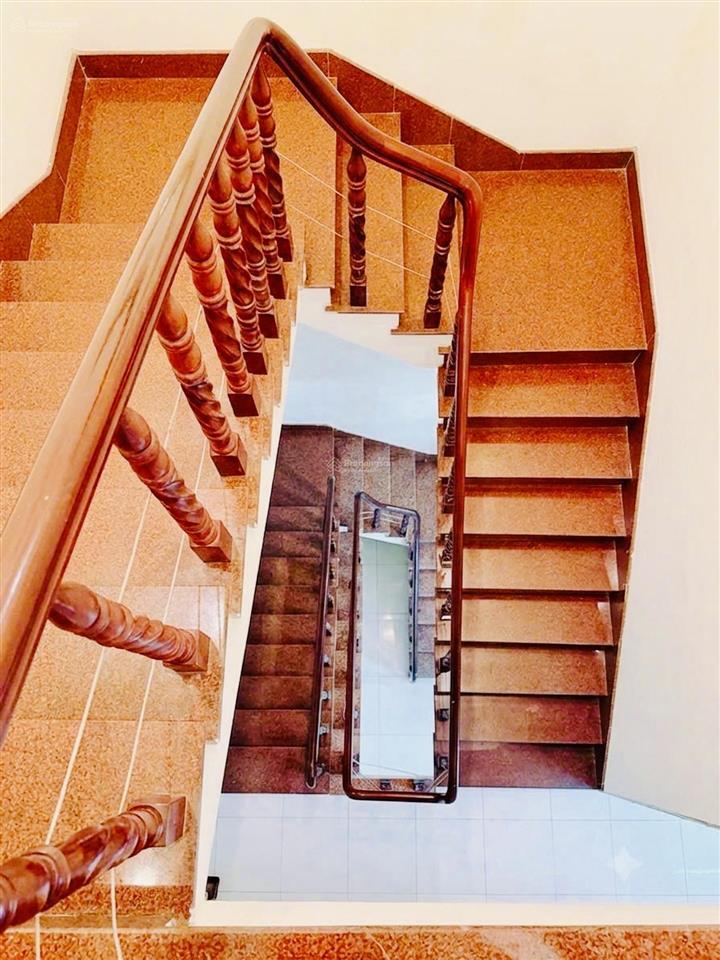 Bán nhà q7  tân thuận  ô tô tận cửa  sổ vuông hoàn công