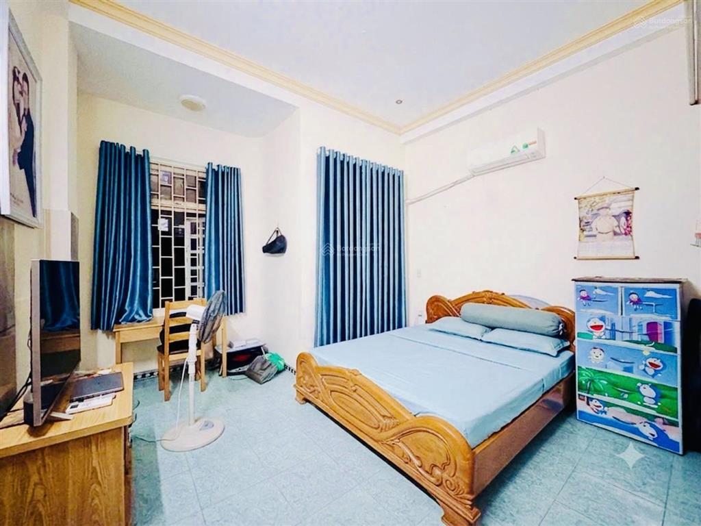 Bán nhà q7  tân thuận  ô tô tận cửa  sổ vuông hoàn công