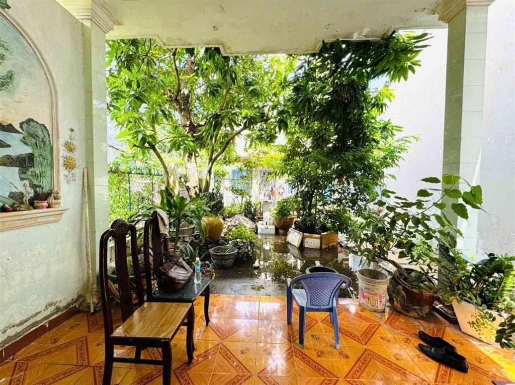 Bán đất tặng nhà  quận 7  ngang khủng 10m  chỉ 8 tỷ tl