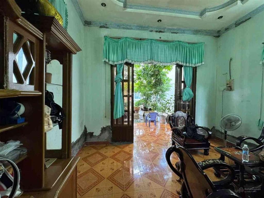 Bán đất tặng nhà  quận 7  ngang khủng 10m  chỉ 8 tỷ tl