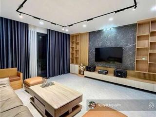 Nhà đẹp ở ngay cách mặt phố 20m thang máy mới xây 1 năm  sổ đỏ vuông đẹp