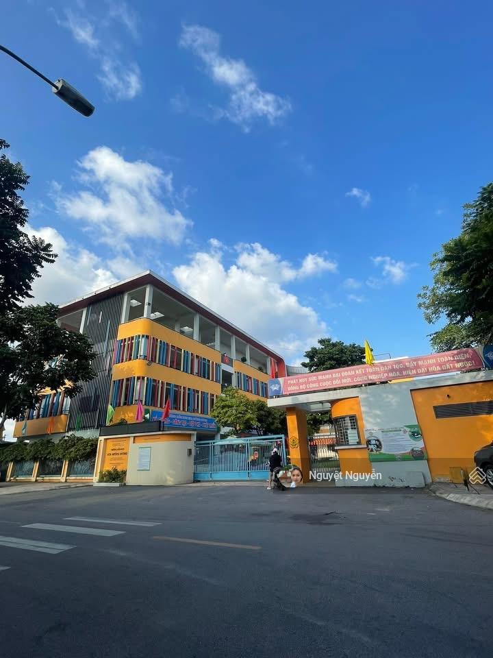 Hiếm  chính chủ bán  đất đẹp trung tâm  vài bước chân ra ngô gia tự  ô cách. dt 65m2 mt 5m