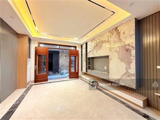 Thang máy 5 tầng đẹp ở luôn  ngõ thông ô tô  cách ô tô 5m. đại cồ việt đối diện công viên