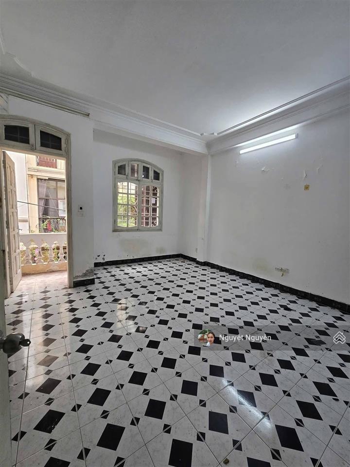 Phân lô ngã tư bạch mai  ô tô vào nhà  mặt tiền rộng