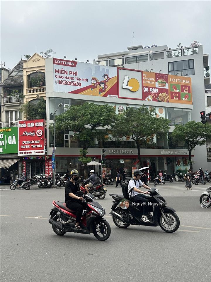 Bán nhà mặt phố trần đại nghĩa  phường bạch mai  vỉa hè thoáng sáng nhất phố.