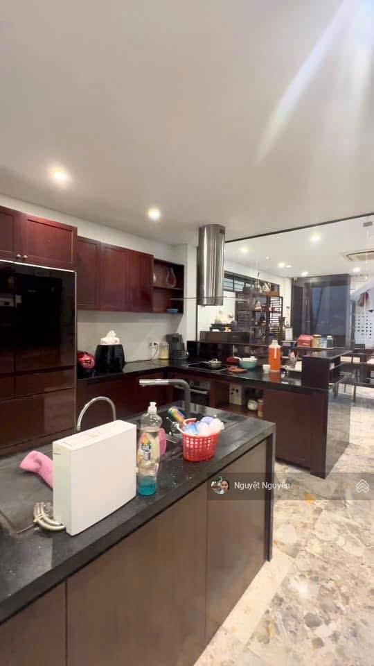 Siêu phẩm hai bà trưng, bán nhà lạc trung  mặt tiền quyền lực 8m  100m2 x 5 tầng