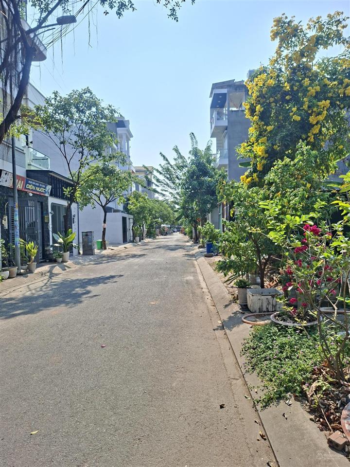 Nhà 3 tầng mới xây kdc nam khang 1426 nguyễn duy trinh
