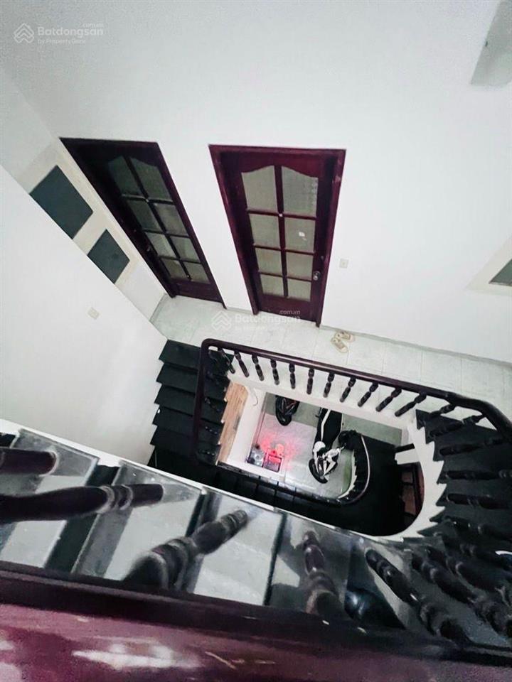 Gấp đào duy anh  70m2, 4 tầng, 5 phòng, (7,5x9,5) chỉ hơn 9 tỷ đồng còn giảm