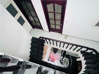 Gấp đào duy anh  70m2, 4 tầng, 5 phòng, (7,5x9,5) chỉ hơn 9 tỷ đồng còn giảm