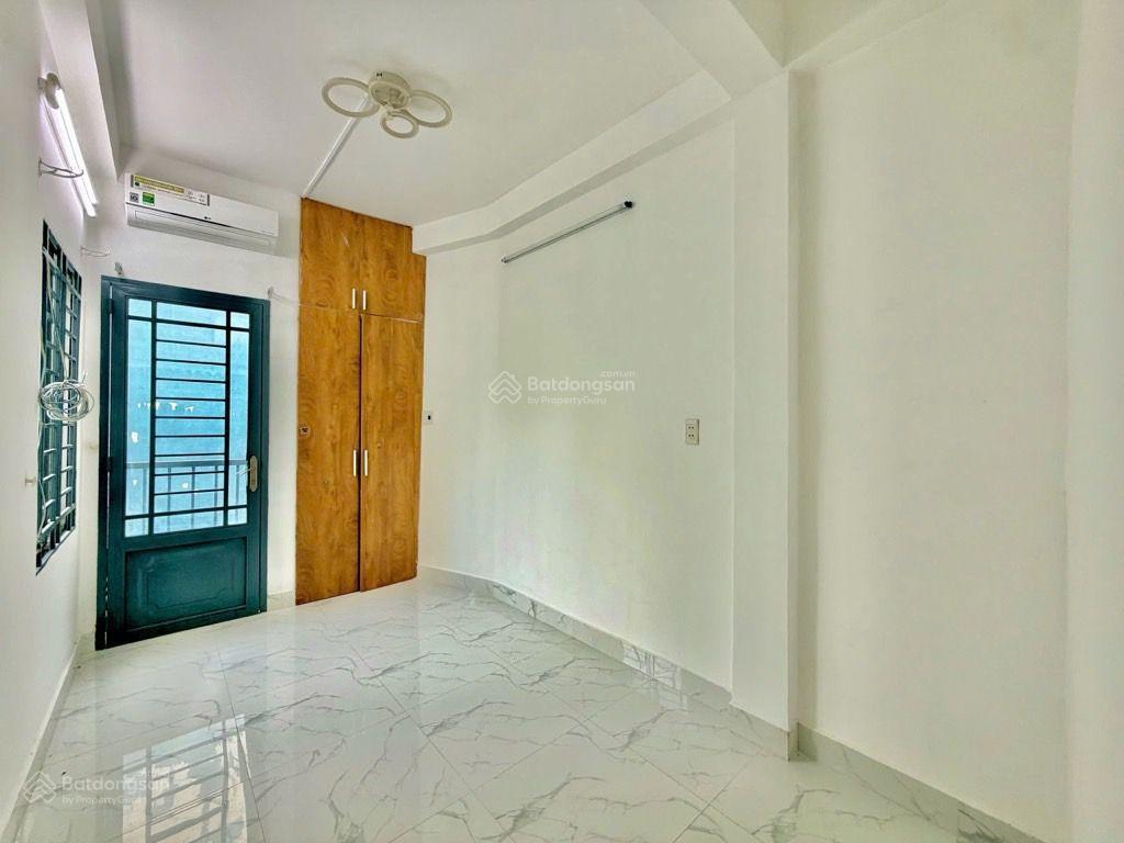 Nhà hơn 4tỷ hẻm xe hơi thích quảng đức, 1trệt 3 lầu sânthượng, 3 phòng ngủ, sổ chuẩn, còn bớt