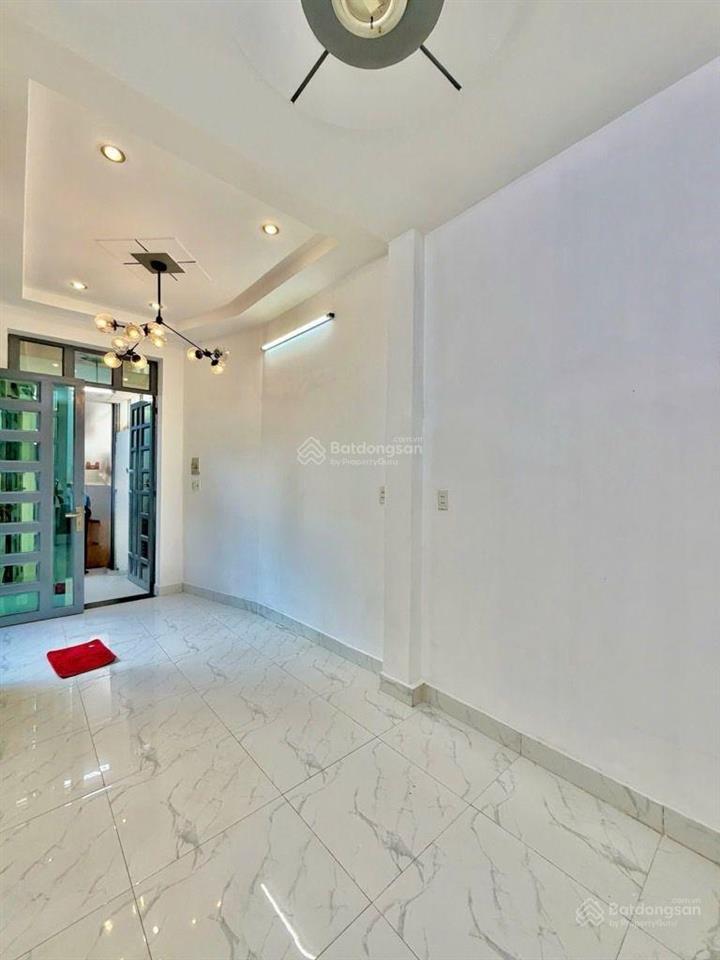 Nhà hơn 4tỷ hẻm xe hơi thích quảng đức, 1trệt 3 lầu sânthượng, 3 phòng ngủ, sổ chuẩn, còn bớt